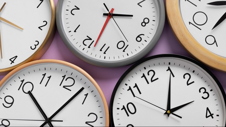 ¿Se adelantan o retrasan los relojes con el cambio de hora?