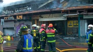 Incendio afecta a galería comercial cercana al Mercado Central de Concepción
