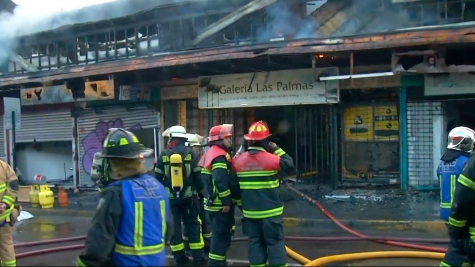 Incendio afecta a galería comercial cercana al Mercado Central de Concepción