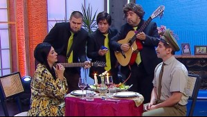 Con serenata de Jean Philippe Cretton incluida: Chofi sorprende a Tapia con romántica cena en Detrás del Muro