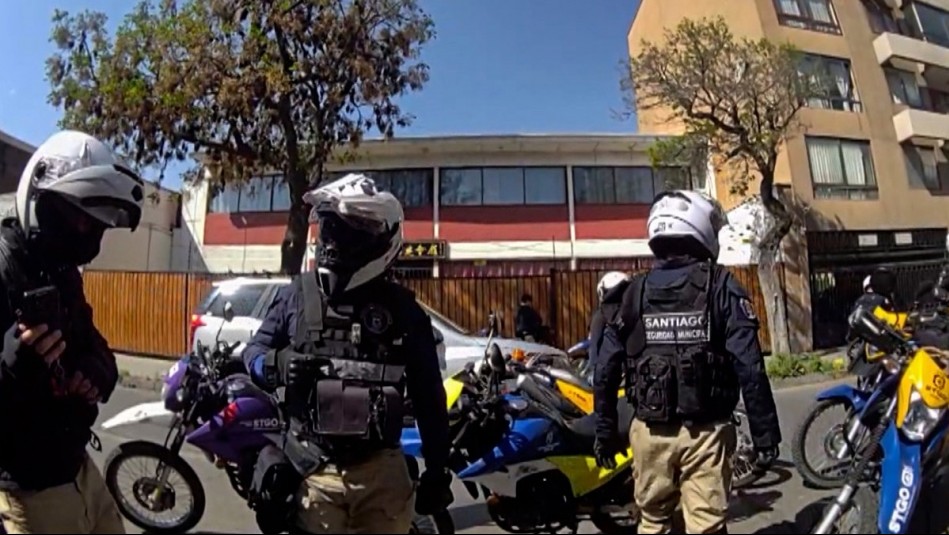 ¡Se las sabía todas! Motoristas de la Municipalidad de Santiago detuvieron a un ladrón muy particular
