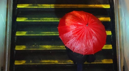 Lluvia en Santiago: A qué hora serán más intensas y cuándo terminan las precipitaciones