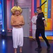 En los mejores momentos de Detrás del Muro, Cote Quintanilla fue la encargada de animar el sketch ¿Cuánto cuesta el show?, el cual tuvo la particular presentación del Gran Faquir.