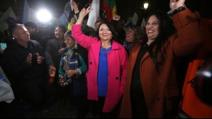 Exfuncionaria acusa a alcaldesa Pizarro de solicitar dinero para campañas: 'Depositaban hasta $300 mil'