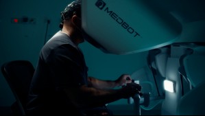 Clínica Bupa Santiago se suma a la cirugía robótica y realiza su primer procedimiento en el país