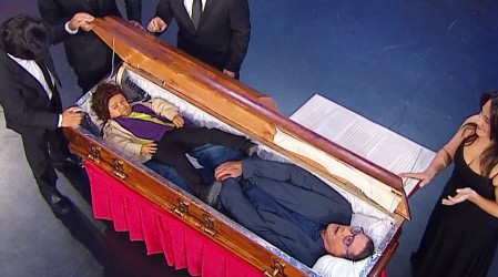 Terminó dentro del ataúd: La insólita despedida de "Neme" en sketch sobre el funeral de Pancho Saavedra