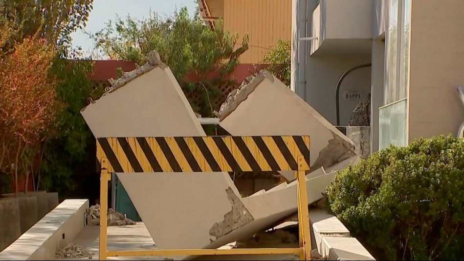 Accidente en edificio de La Florida: Estructura de 700 kilos cayó desde un segundo piso