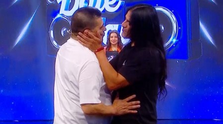 Tras discutir por sus respuestas: Toby Vega y Coca Mendoza vivieron "romántica" reconciliación en Dale Play