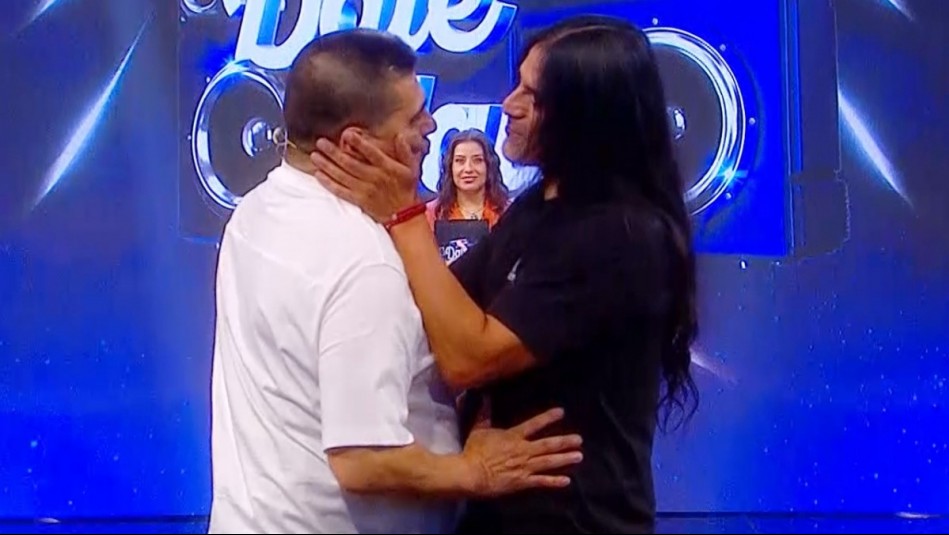 Tras discutir por sus respuestas: Toby Vega y Coca Mendoza vivieron 'romántica' reconciliación en Dale Play
