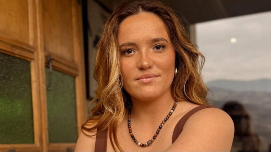 Con toques satinados y encaje: Laura de la Fuente muestra su yo más fashionista en evento