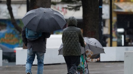 Lluvia en Santiago: Pronostican precipitaciones y ráfagas de viento de hasta 32 km/h
