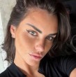 Emilia Dides dedicó unas palabras a las madres que, como ella, día a día enfrentan el desafío de la crianza y admitió que sintió presión por lucir como una mamá perfecta.