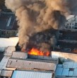 Conoce acá detalles del gran incendio que afecta a local comercial chino cerca de la Alameda.