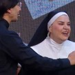 En los mejores momentos de Detrás del Muro, la invitada Ingrid Cruz se hizo presente en el sketch Reunión de Apoderados con un particular personaje.