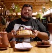 Uno de los mejores momentos de De Paseo lo protagonizó Otakin en su espacio \\\'Otakin en Picada\\\' y su sabrosa ruta por encontrar las mejores empanadas de pino, un clásico infaltable de la cocina chilena.