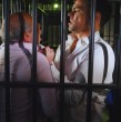 En el capítulo 294 de El Jardín de Olivia, Clemente (Pipo Gormaz) citó a un gendarme de la cárcel en la que está recluido Luis Emilio (Alejandro Trejo) porque quiere un encuentro completamente a solas con su padre.
