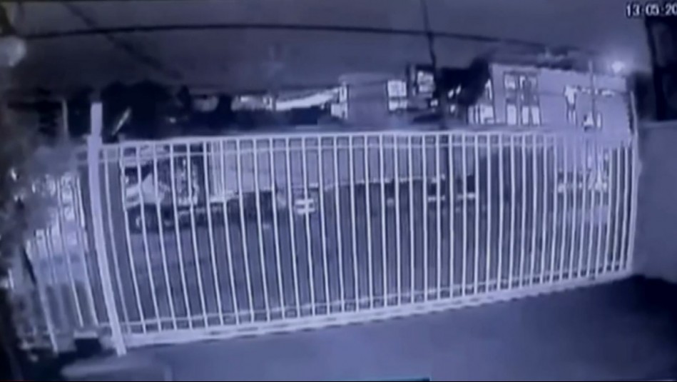 Video capta momento exacto en el que camión derriba postes de luz y tendido eléctrico en Ñuñoa