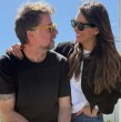 La viuda de Roberto Bruce, Andrea Sanhueza, expresó su felicidad al cumplir dos años de relación con el periodista Carlos Romero.