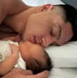 Sammis Reyes compartió una sesión de fotos junto a su hija Mia, en la que sacó a relucir su lado más tierno.