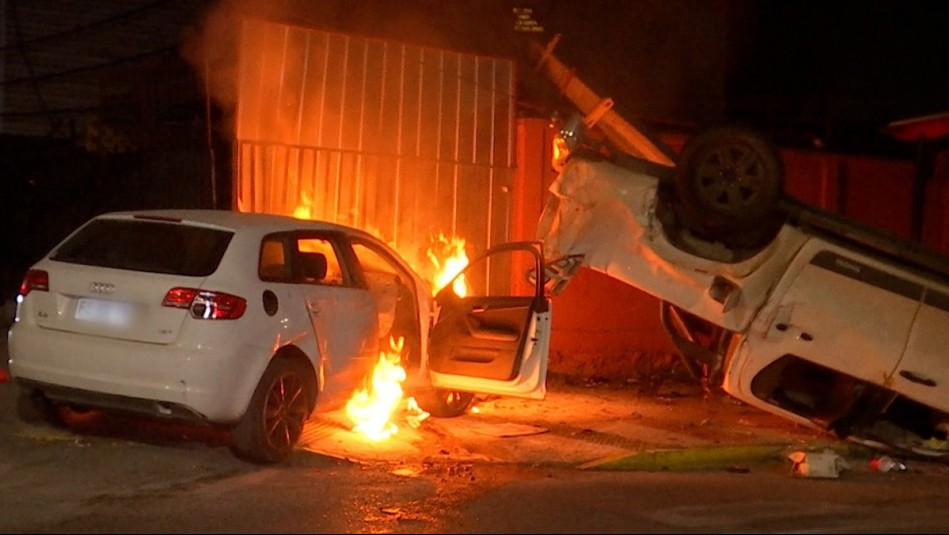 Tenía antecedente por grave delito: Conductor escapó de fiscalización, chocó una camioneta y provocó incendio