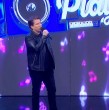 Este lunes, en Dale Play, el cantante Andrés de León fue elegido por el equipo amarillo para asumir el desafío de Karaoke Recargado, una de las pruebas más exigentes de la competencia.