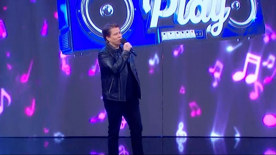 'El más afinado de todos': Andrés de León despliega sus dotes de canto con 'No me doy por vencido'
