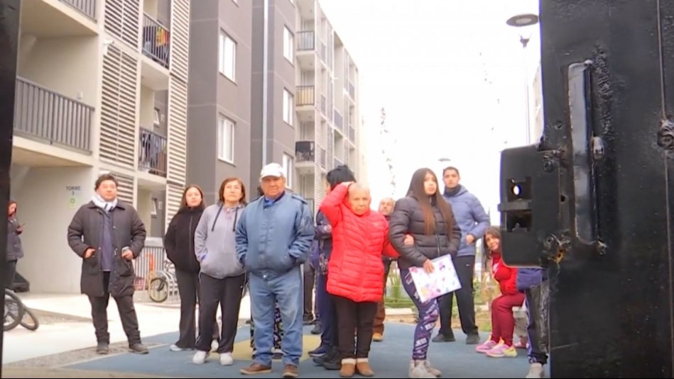 $54 millones en duda: Vecinos de condominio en Cerro Navia 'en guerra' contra cuestionada administración