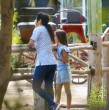 En el capítulo 304 de El Jardín de Olivia, Barraza (Emilio Edwards) no se dio cuenta que Clemente (Pipo Gormaz) y Diana (Nicole Espinoza) lo seguían, así que los condujo a la parcela donde ocultaba a Olivia (Violeta Silva).