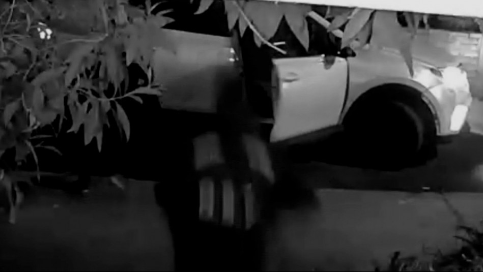Vestidos como carabineros: Delincuentes realizan violento turbazo a casa en La Granja