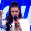 En el capítulo 90 de Dale Play, Emilia Dides se lució con una interpretación digna del Miss Universo en Karaoke Recargado, siendo una de las mejores presentaciones del programa.