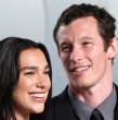 Revisa acá los detalles del matrimonio de Dua Lipa con Callum Turner en Londres.