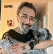 El músico Claudio Valenzuela comunicó en redes sociales la sensible partida de su perro Buckley el pasado fin de semana.