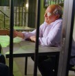 En el capítulo 307 de El Jardín de Olivia, Luis Emilio (Alejandro Trejo) atrajo a Samuel (Simón Beltrán) hasta la cárcel porque tenía un trato que ofrecerle.