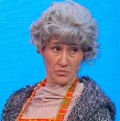 Chofi no aguanta a la señora Julia y sus ganas de entrometerse en su relación con el cabo Tapia.