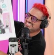 En la última emisión de El Internado React, Álex Ortiz fue sorprendido con un especial regalo de parte de todo el equipo de Mega.