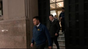 Allanan sucursal de BancoEstado por ejecutiva vinculada a red de lavado de activos del Tren de Aragua