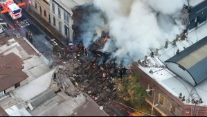 Incendio de gran magnitud provoca derrumbe de casona en barrio Yungay: Hay dos lesionados y 10 evacuados