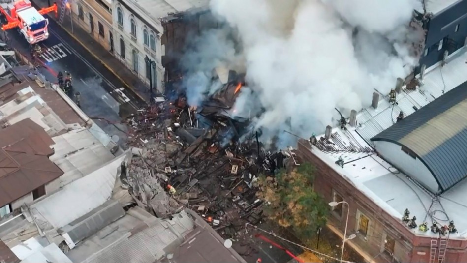 Incendio de gran magnitud provoca derrumbe de casona en barrio Yungay: Hay dos lesionados y 10 evacuados
