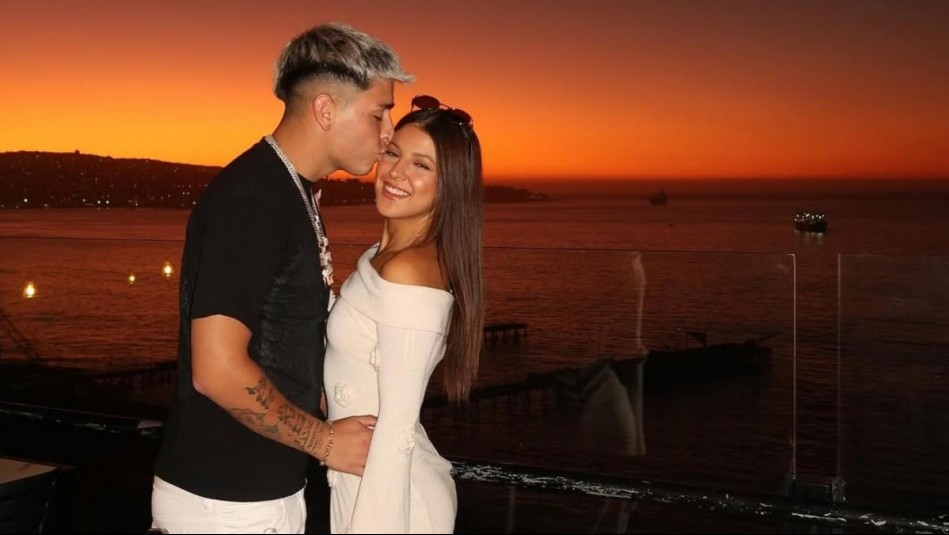 'Con mis jefas': AK4:20 se deshace en amor para Ignacia Antonia y la hija de ambos con postales playeras