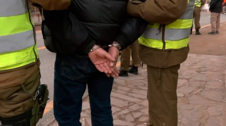 No tenía licencia y mantenía una orden vigente: Detienen a conductor en control camino a Farellones