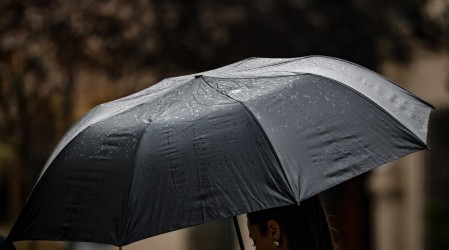 ¿Vuelve la lluvia a Santiago? Adelantan probabilidad de precipitaciones para Santiago esta semana