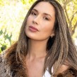 Vanesa Borghi mostró uno de los vestidos que lucirá cuando celebre su boda religiosa con Carlos Garcés el próximo 8 de enero. Su madre y su hermana la ayudaron a elegir