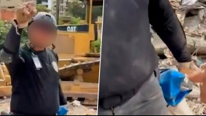 Captan a policías venezolanos robando dólares entre los escombros tras devastadores terremotos