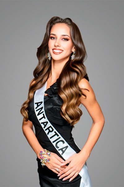 Josefina Flores