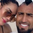 Arturo Vidal comparte momentos en las playas de Colombia junto a la familia de su polola, Sonia Isaza. Una foto con la nieta de la empresaria se roba el cariño de sus fans.