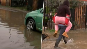 Lluvias provocan anegamientos en Linares: Mujer debió ser cargada en hombros para salir de su casa