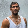 Pedro Astorga vivió una peligrosa experiencia: mientras practicaba kayak en aguas turbulentas, el remo se partió y tuvo que nadar