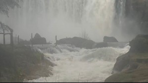 Impactante crecida de río Laja en medio de intenso temporal: Advierten posibles desbordes en Saltos del Laja
