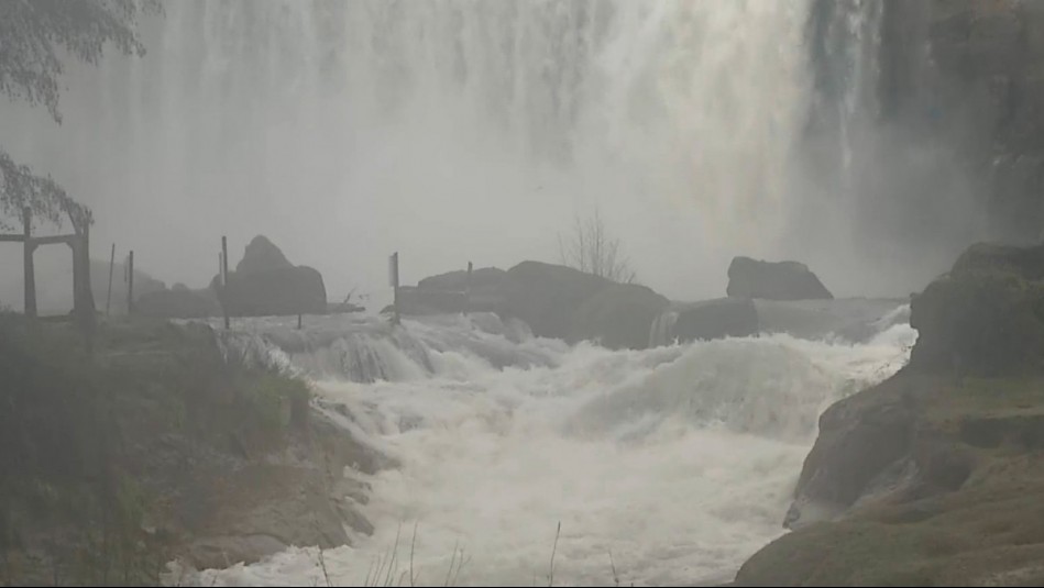 Impactante crecida de río Laja en medio de intenso temporal: Advierten posibles desbordes en Saltos del Laja