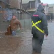 Conoce acá el complejo momento que se vive en Penco tras el ingreso de marejadas a casas.